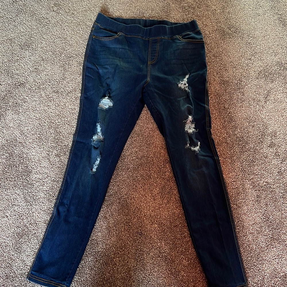 Very stretchy distressed jeggings